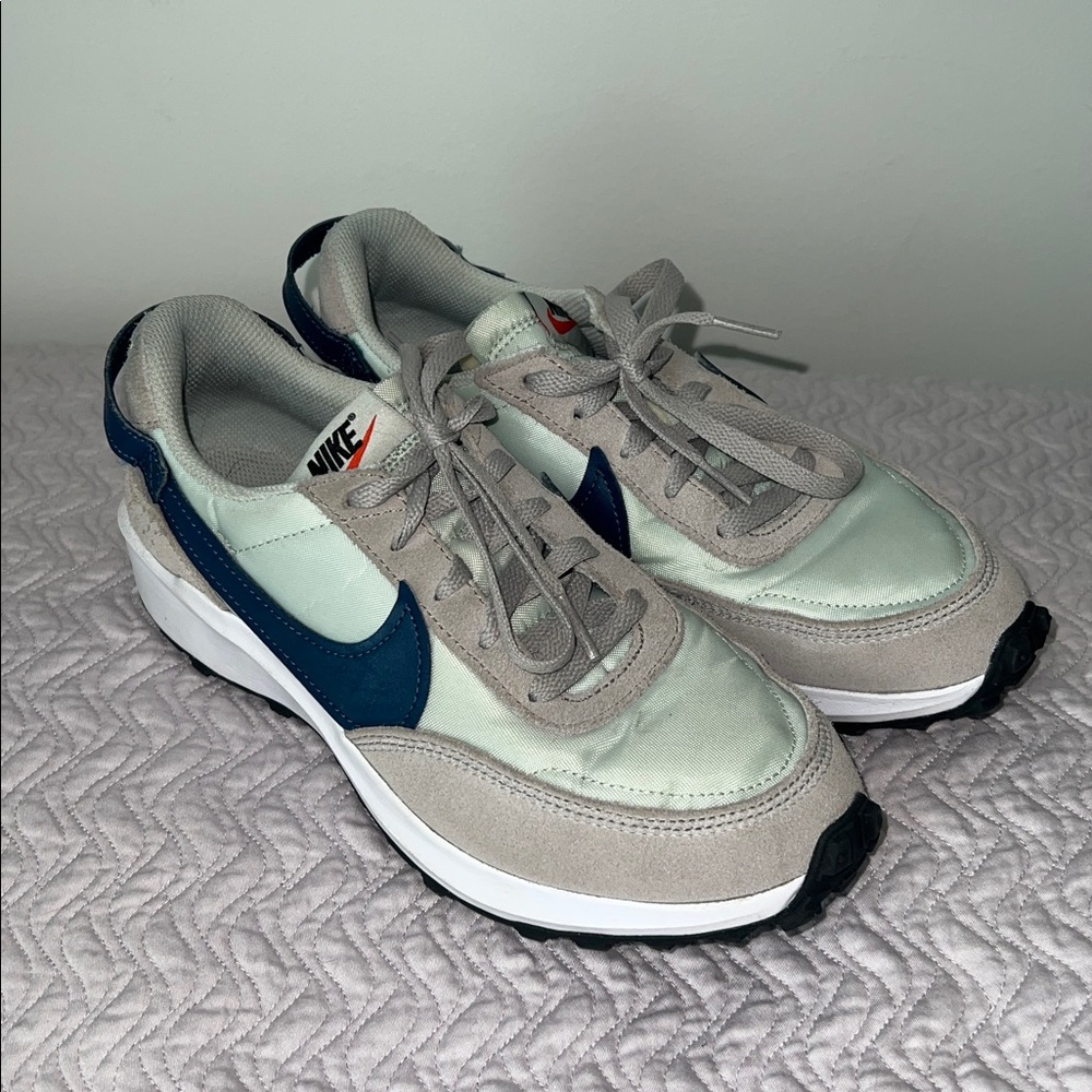 Nike Waffle Green Grey and Navy Sneakers Size 8
